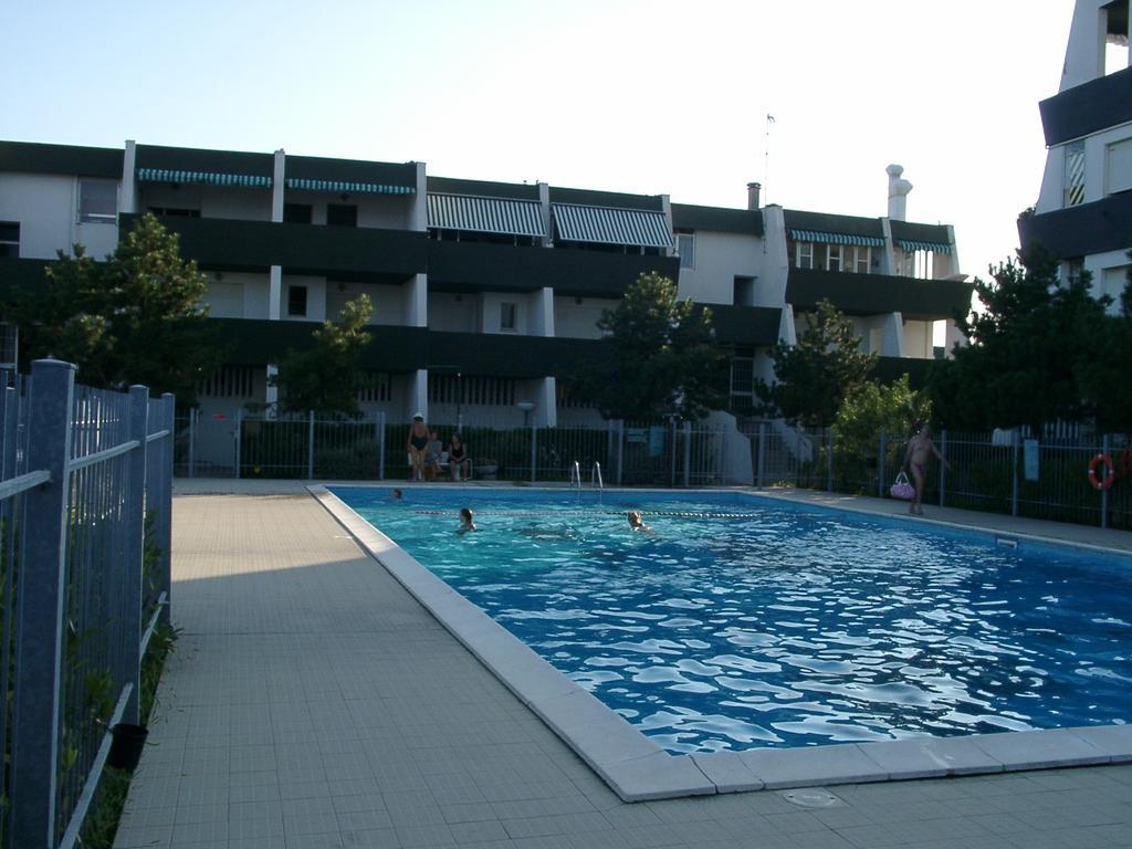 Residence Molo Lido delle Nazioni Exteriör bild