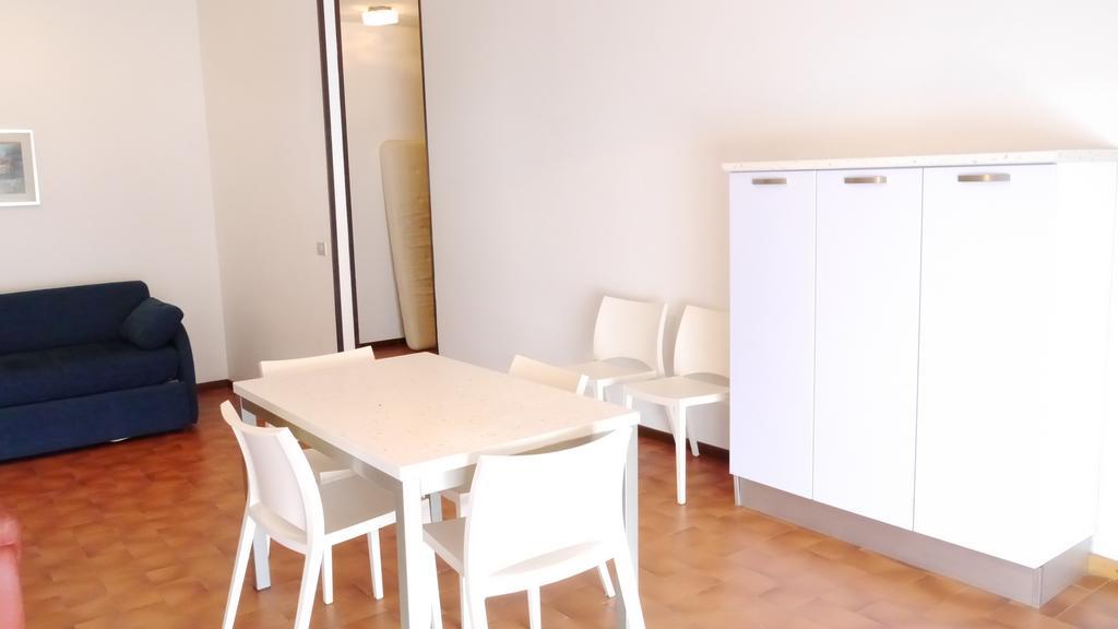 Residence Molo Lido delle Nazioni Exteriör bild