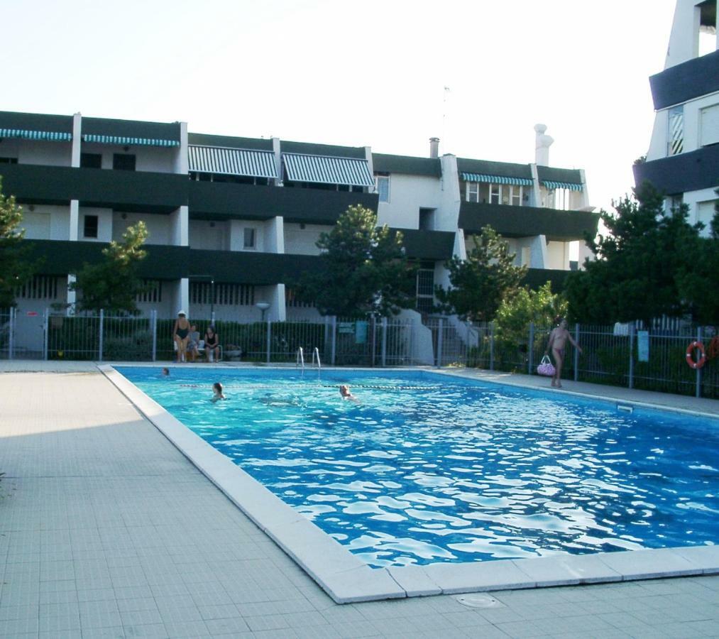 Residence Molo Lido delle Nazioni Exteriör bild